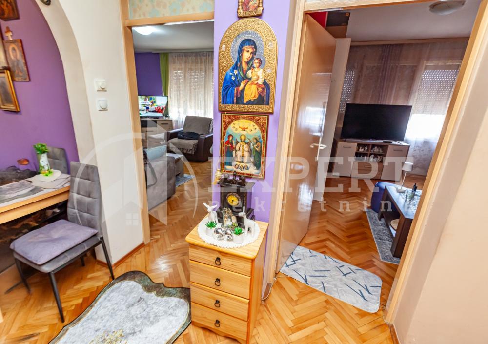 Slika 5 - Stan u zgradi, uknjižen, etažno grejanje, oglas ID p-013369