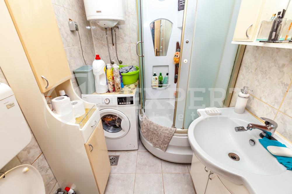 Slika 6 - Stan u zgradi, uknjižen, etažno grejanje, oglas ID p-013369