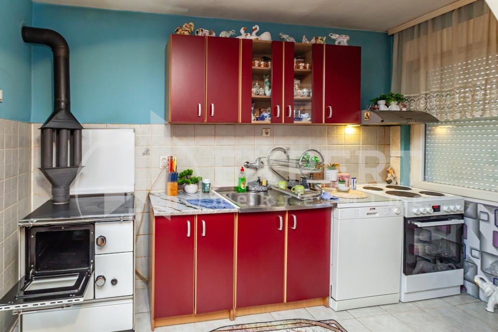 Slika 10 - Stan u zgradi, uknjižen, etažno grejanje, oglas ID p-013369