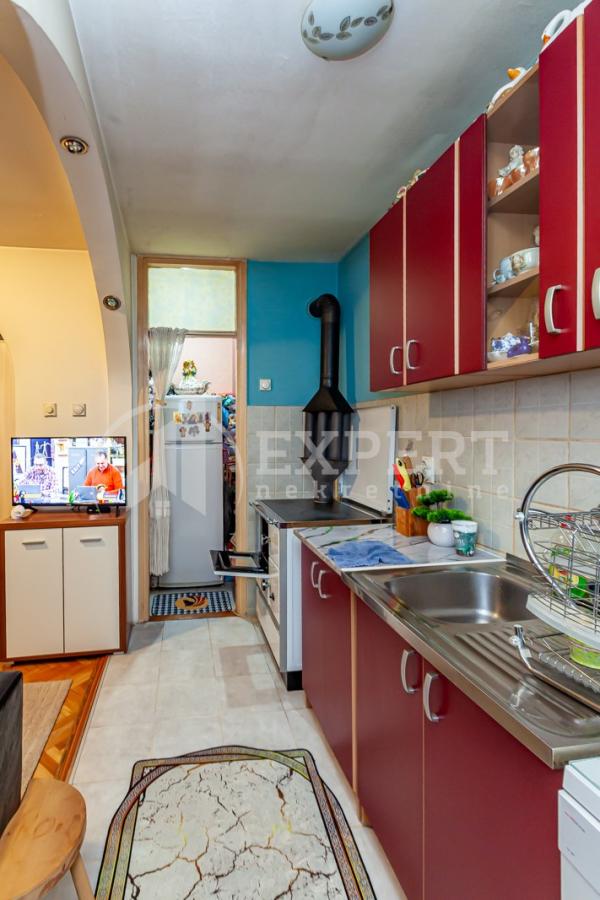 Slika 3 - Stan u zgradi, uknjižen, etažno grejanje, oglas ID p-013369