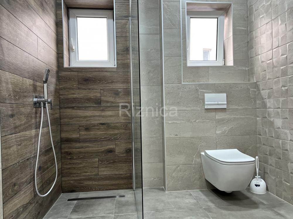 Slika 9 - Prodaja trosobnog stana, Pantelej Niš, parking