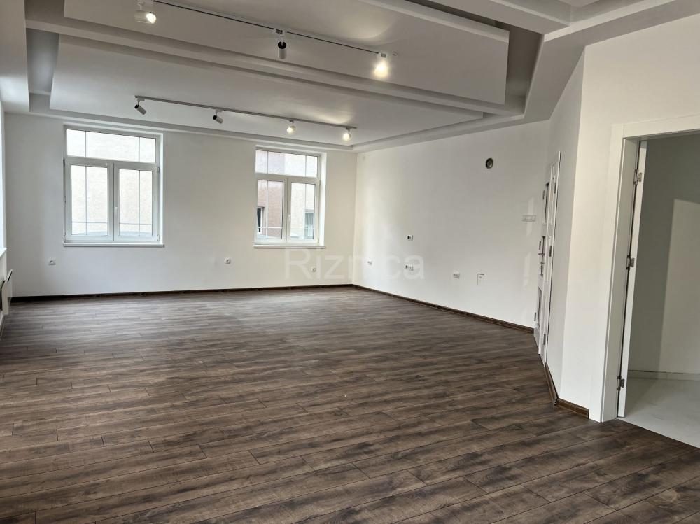 Slika 2 - Prodaja trosobnog stana, Pantelej Niš, parking