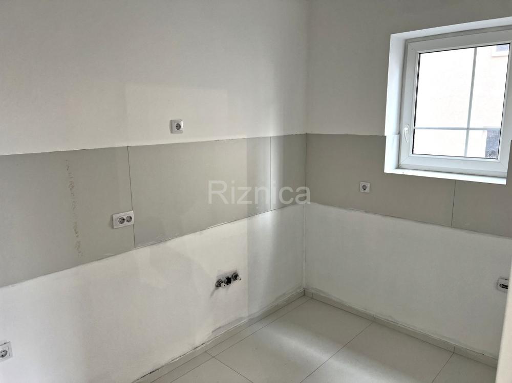 Slika 3 - Prodaja trosobnog stana, Pantelej Niš, parking