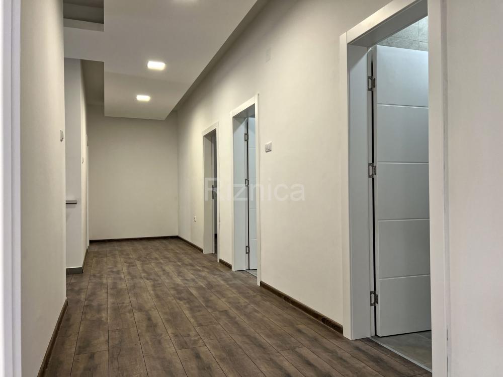 Slika 4 - Prodaja trosobnog stana, Pantelej Niš, parking