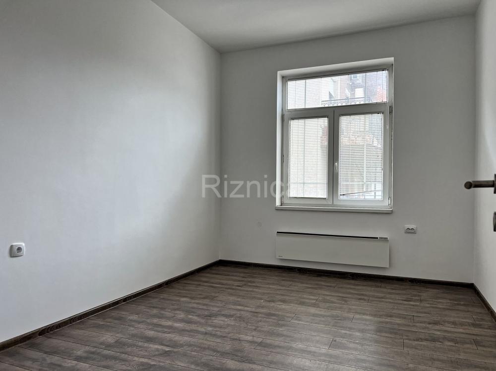 Slika 6 - Prodaja trosobnog stana, Pantelej Niš, parking