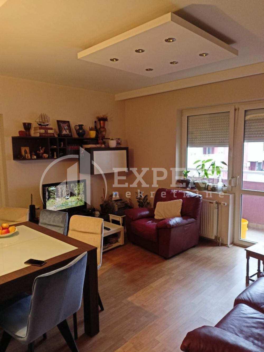 Glavna slika -Stan u zgradi, novogradnja, uknjižen, etažno grejanje, oglas ID p-05350