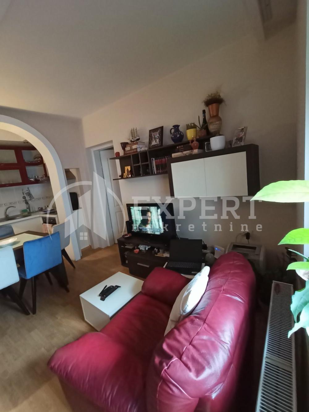 Slika 5 - Stan u zgradi, novogradnja, uknjižen, etažno grejanje, oglas ID p-05350