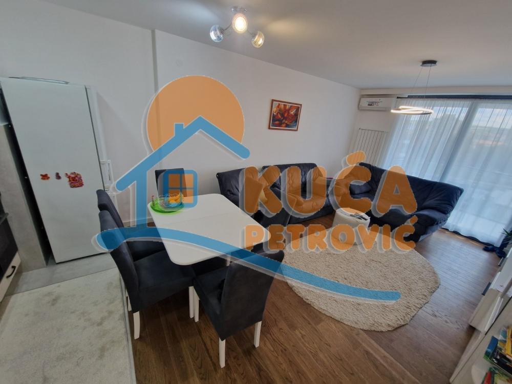 Slika 1 - Stan u zgradi, novogradnja, uknjižen, etažno grejanje, oglas ID p-014324