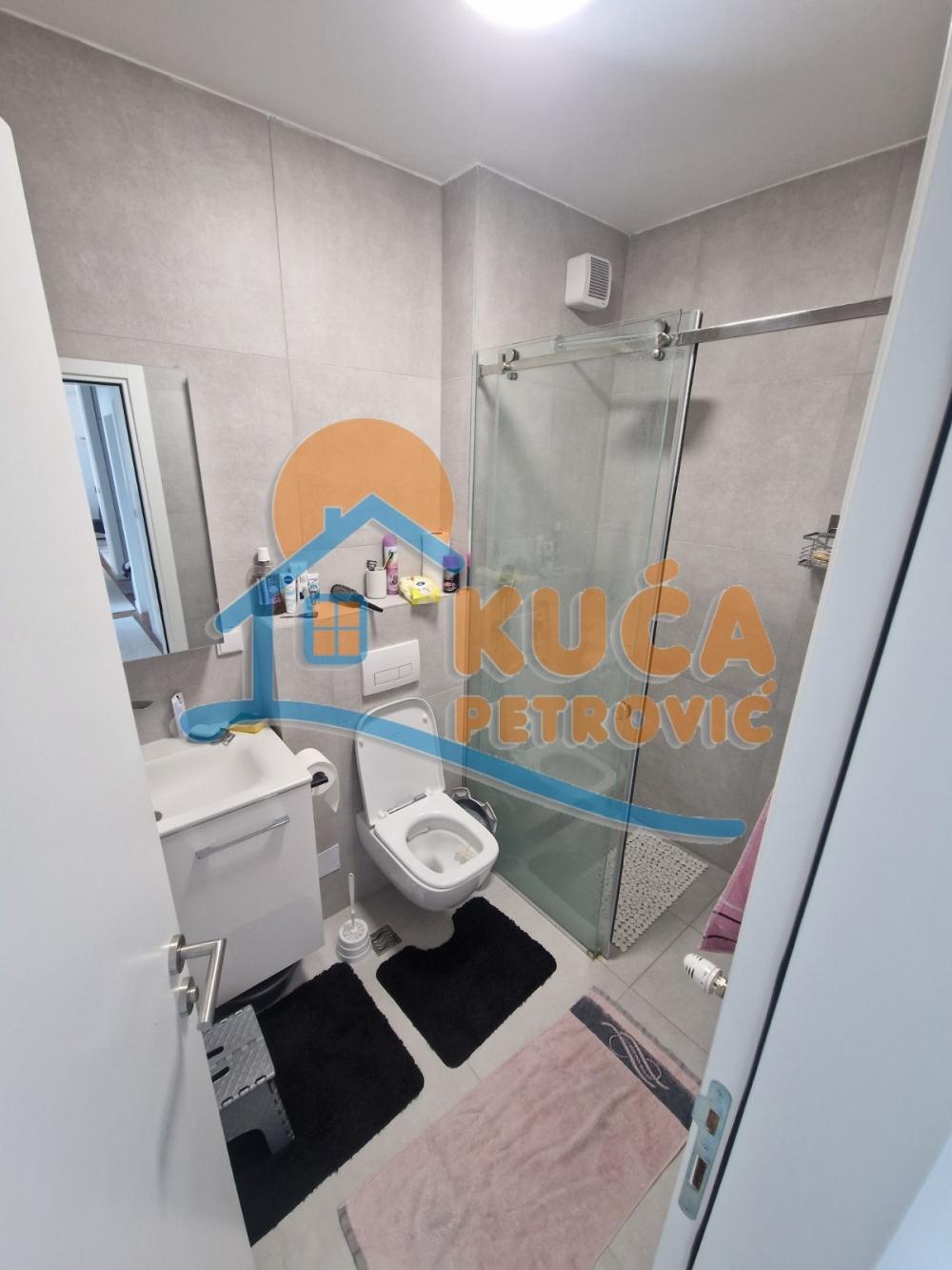 Slika 9 - Stan u zgradi, novogradnja, uknjižen, etažno grejanje, oglas ID p-014324