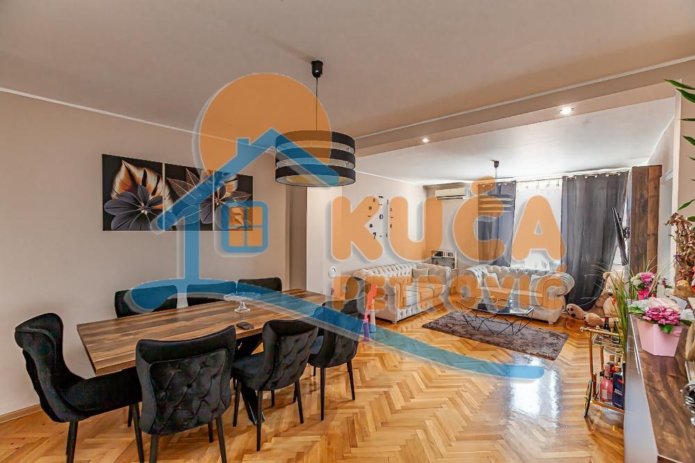 Glavna slika -Stan u zgradi, uknjižen, etažno grejanje, oglas ID p-014322