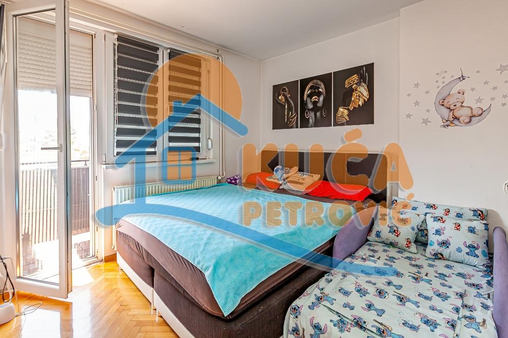 Slika 3 - Stan u zgradi, uknjižen, etažno grejanje, oglas ID p-014322