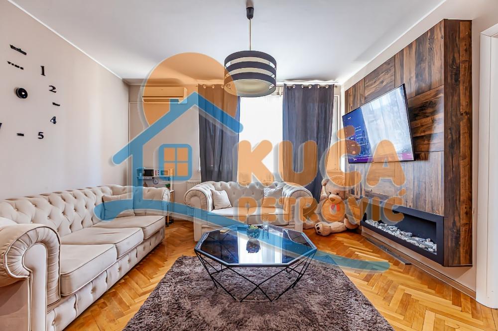 Slika 1 - Stan u zgradi, uknjižen, etažno grejanje, oglas ID p-014322