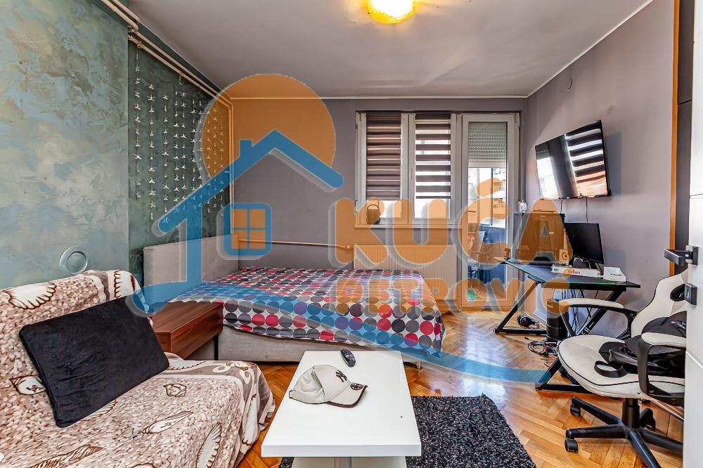 Slika 9 - Stan u zgradi, uknjižen, etažno grejanje, oglas ID p-014322