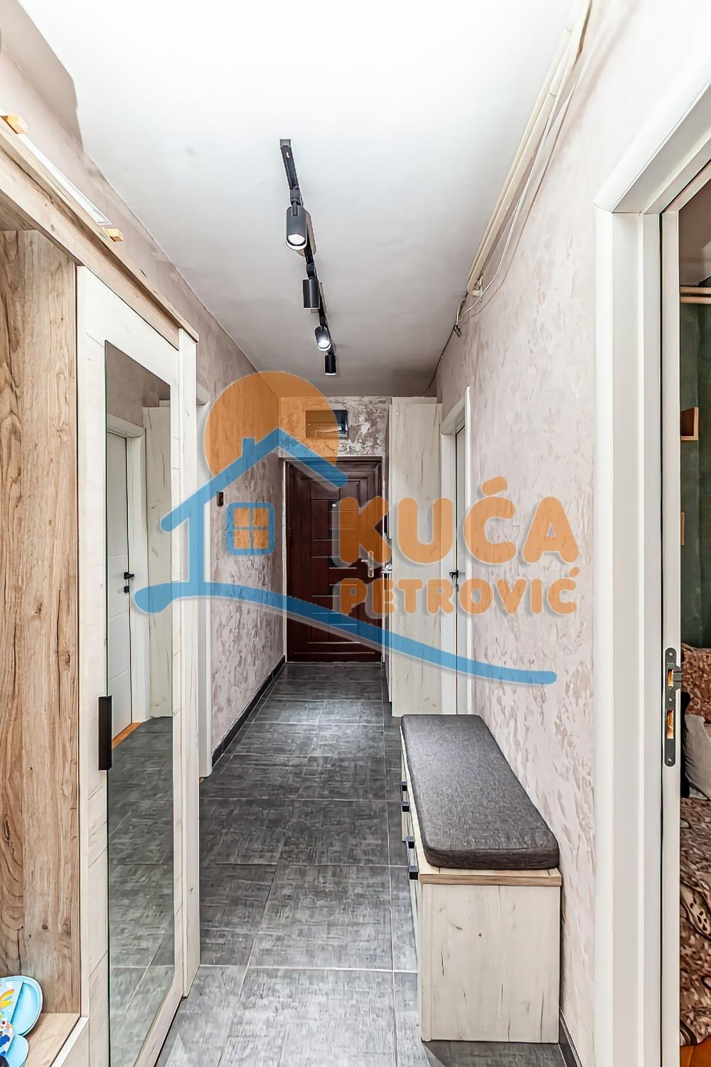 Slika 8 - Stan u zgradi, uknjižen, etažno grejanje, oglas ID p-014322