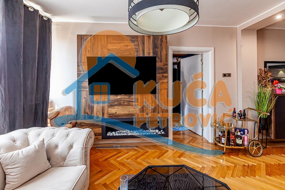 Slika 2 - Stan u zgradi, uknjižen, etažno grejanje, oglas ID p-014322