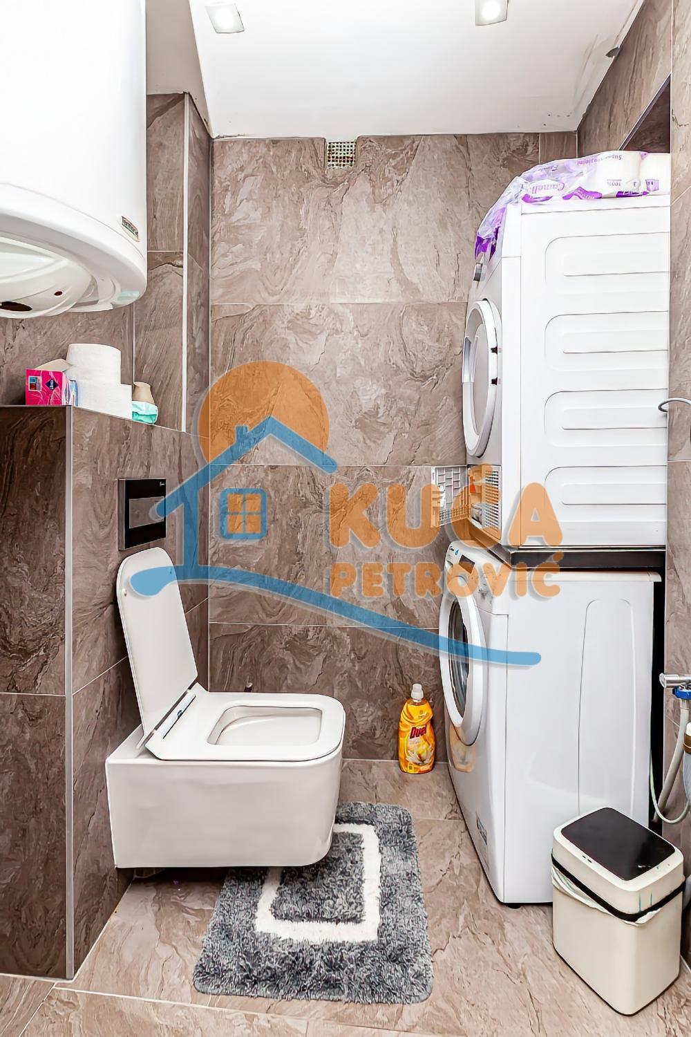 Slika 11 - Stan u zgradi, uknjižen, etažno grejanje, oglas ID p-014322