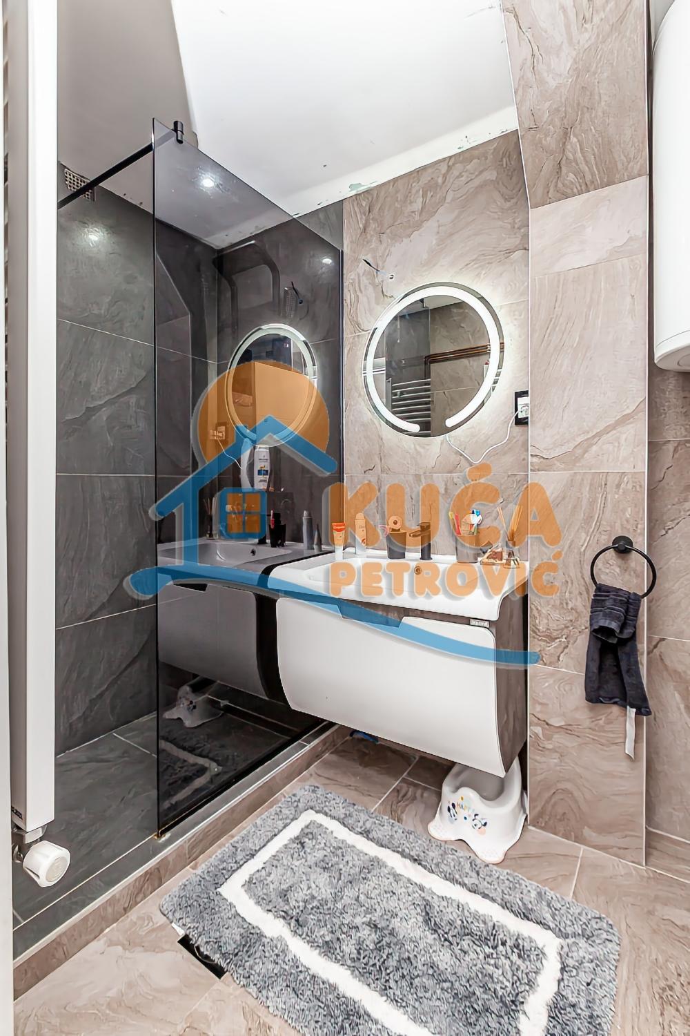 Slika 10 - Stan u zgradi, uknjižen, etažno grejanje, oglas ID p-014322