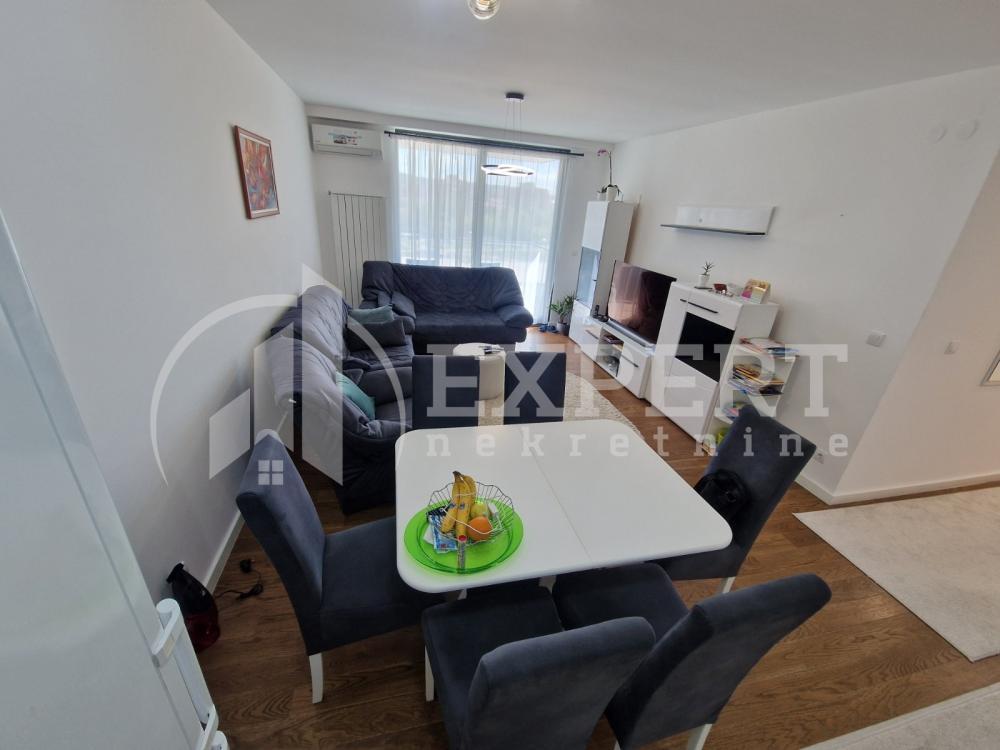 Glavna slika -Stan u zgradi, novogradnja, uknjižen, etažno grejanje, oglas ID p-014324