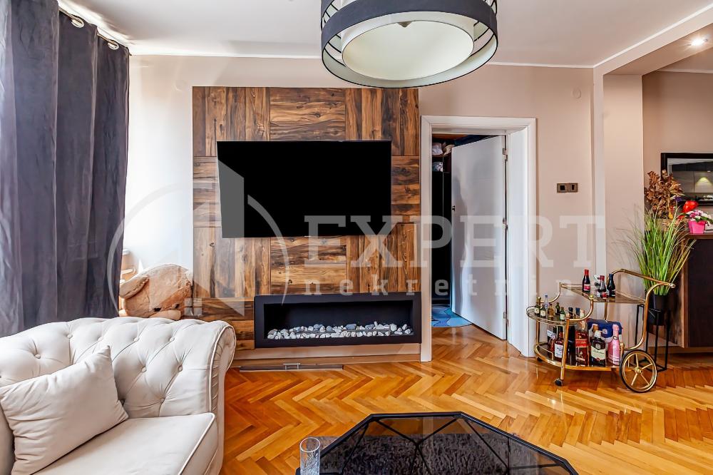 Slika 2 - Stan u zgradi, uknjižen, etažno grejanje, oglas ID p-014322