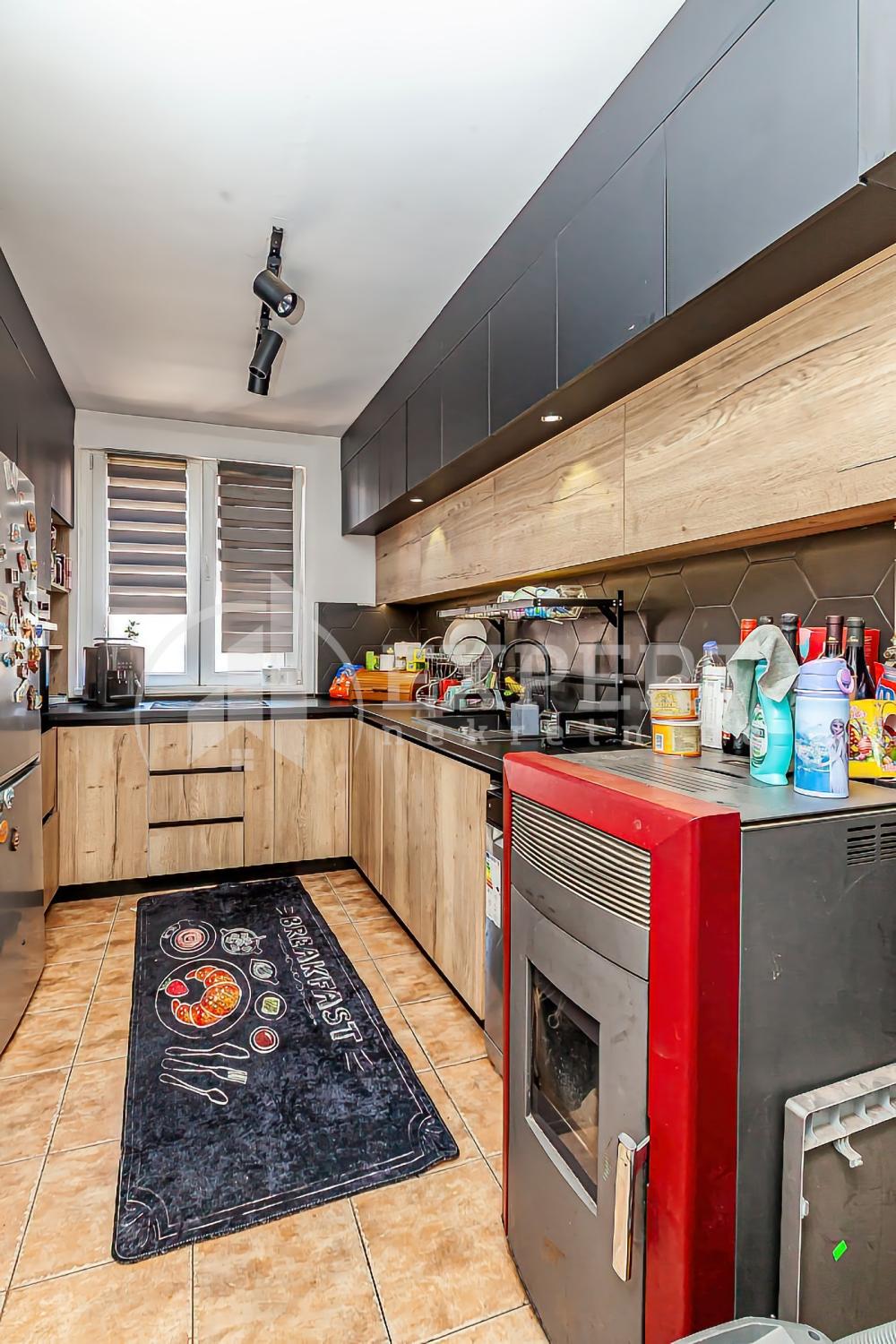 Slika 6 - Stan u zgradi, uknjižen, etažno grejanje, oglas ID p-014322