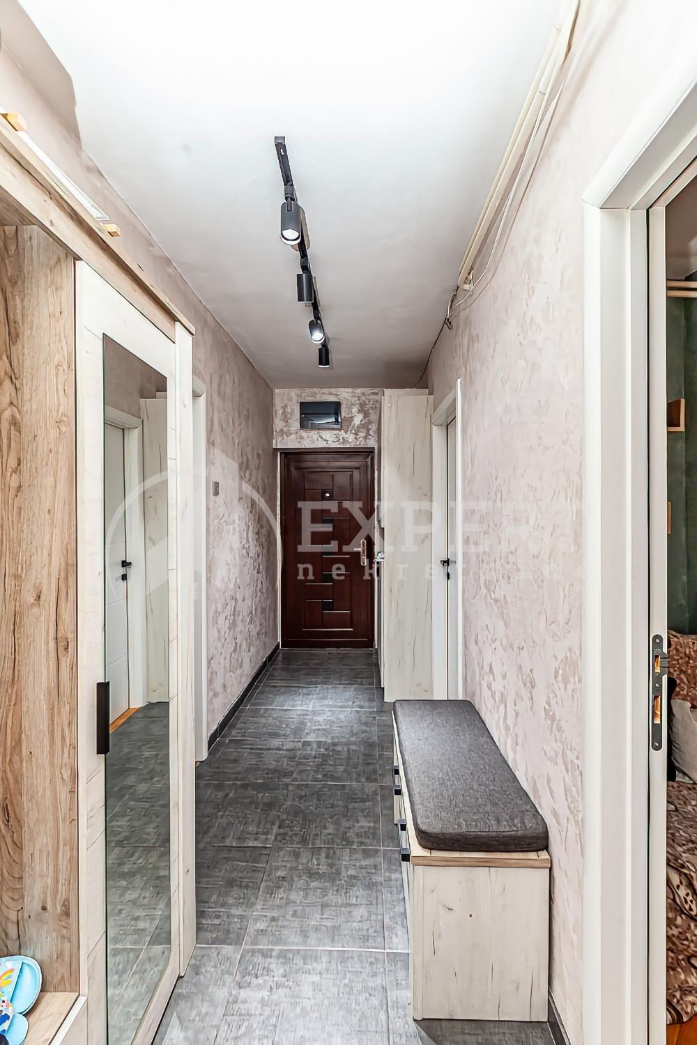 Slika 8 - Stan u zgradi, uknjižen, etažno grejanje, oglas ID p-014322