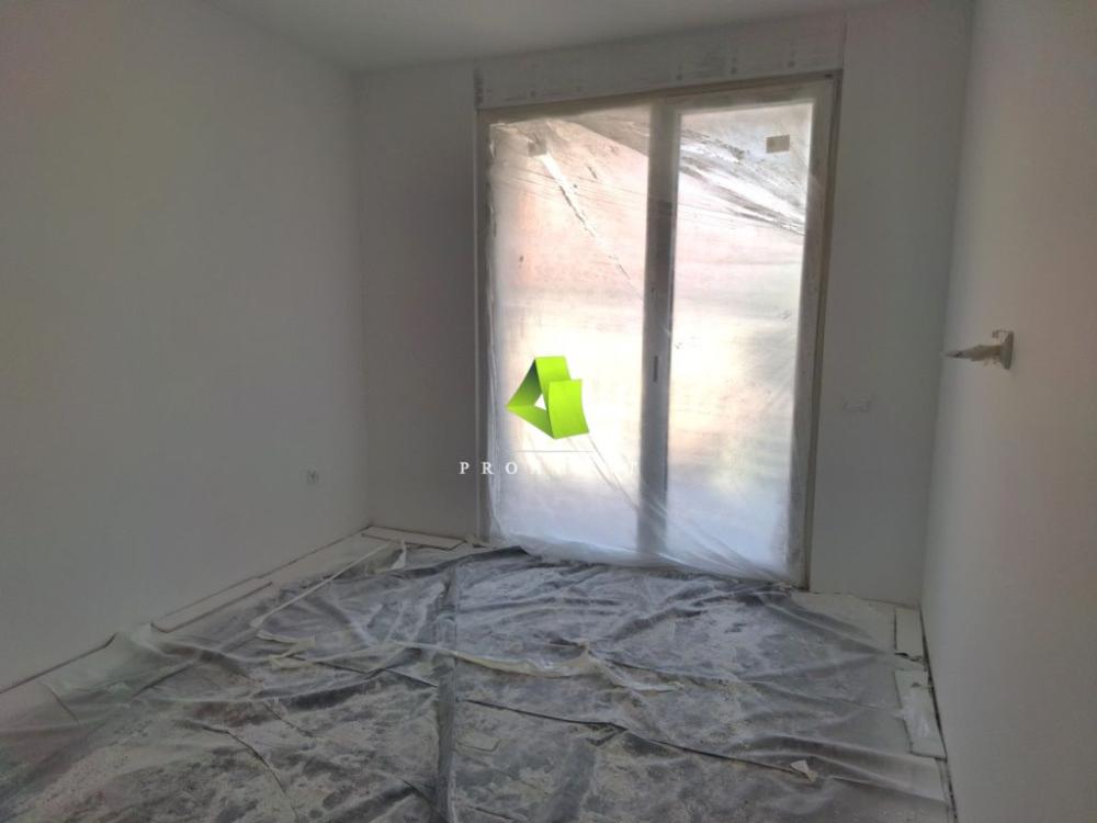 Slika 3 - Uskoro useljiv troiposoban stan u kvalitetnoj novogradnji sa PDV-om na ekskluzivnoj lokaciji u centru ID#6727