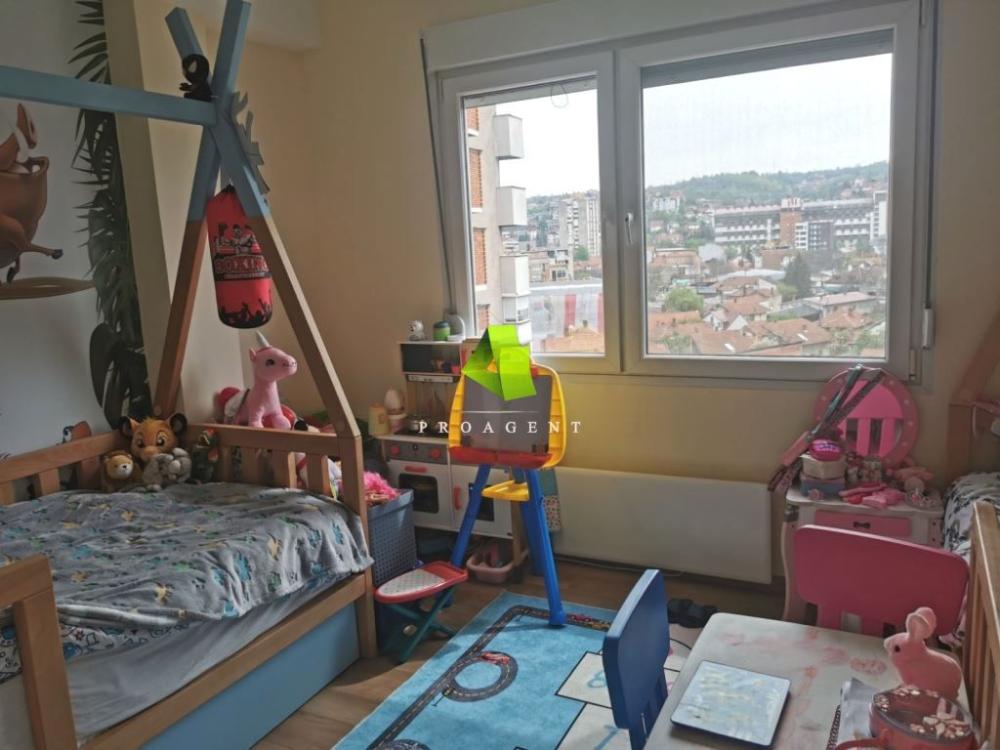 Slika 2 - Dvoiposoban stan bez ulaganja sa ugradnim elementima i parking mestom u blizini OŠ ´Učitelj Tasa´ ID#6738