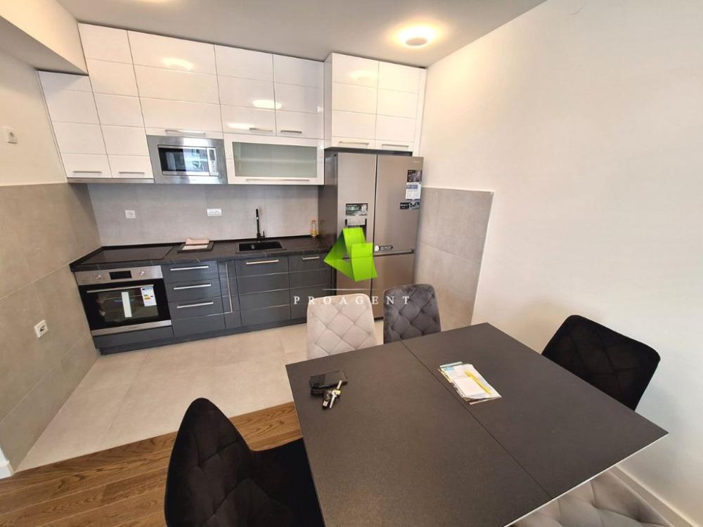 Slika 2 - Trosoban stan sa nameštajem u luksuznom stambenom kompleksu na Bulevaru Nemanjića ID#6205