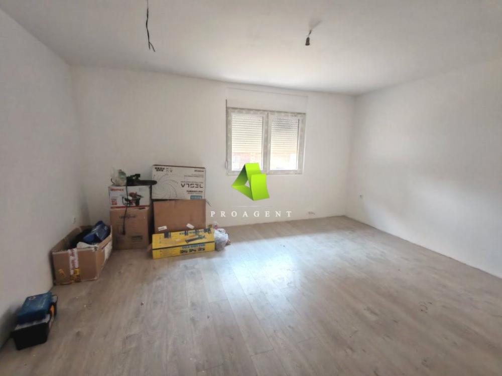 Slika 4 - Trosoban stan sa parking mestom u Čalijama ID#6753