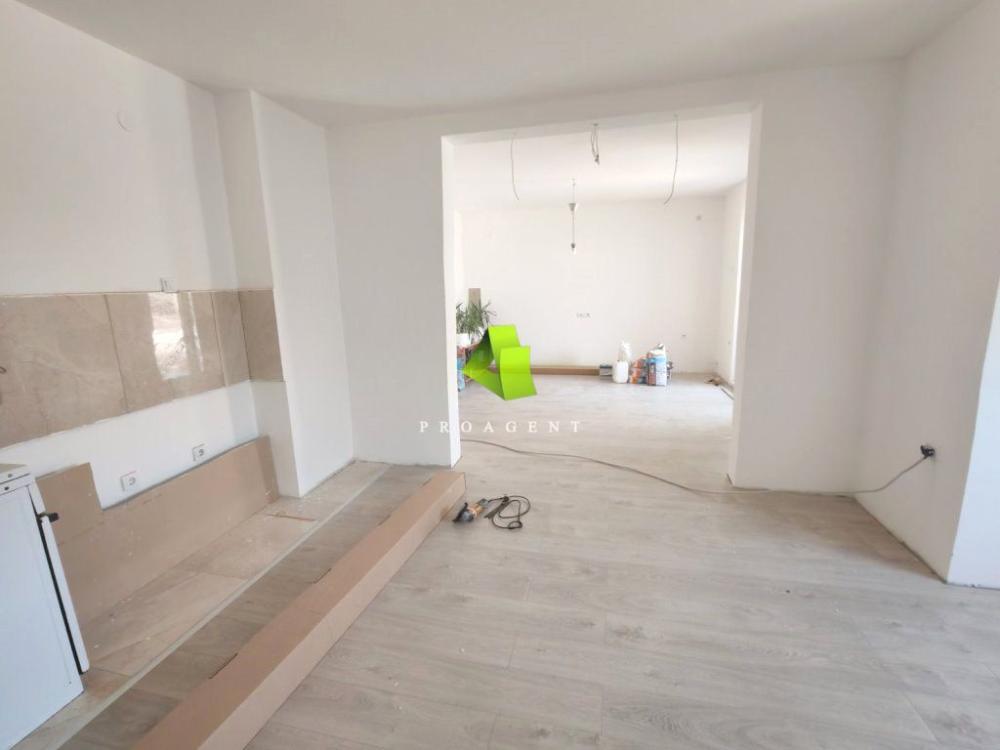 Glavna slika -Trosoban stan sa parking mestom u Čalijama ID#6753