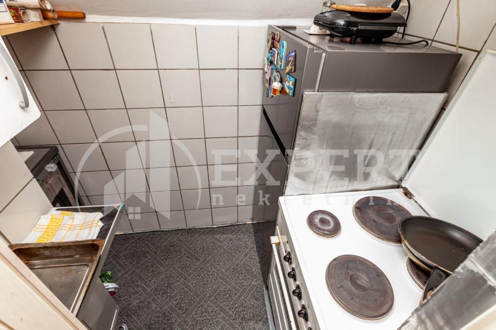 Slika 11 - Stan u zgradi, uknjižen, centralno grejanje, oglas ID p-014387