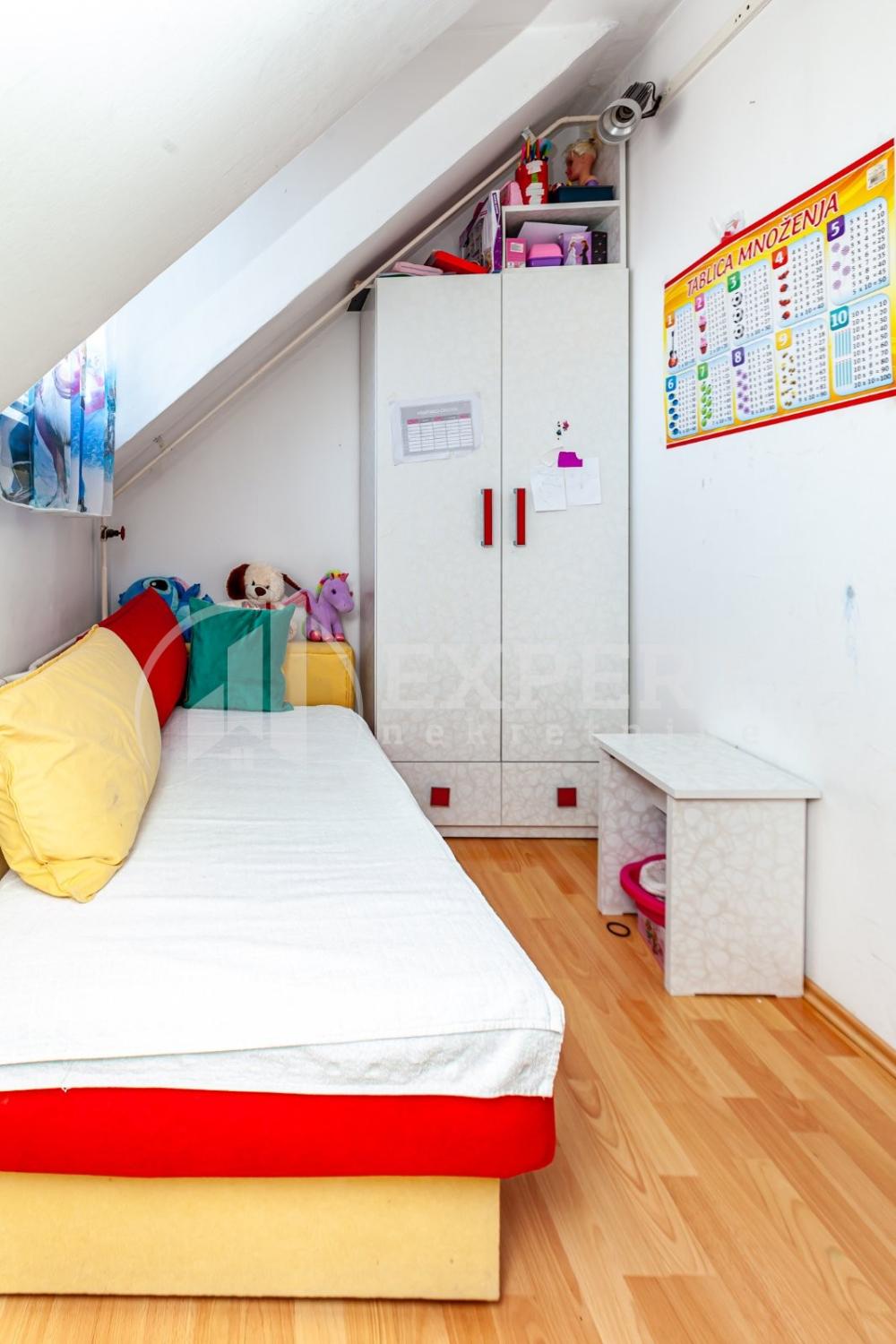 Slika 5 - Stan u zgradi, uknjižen, centralno grejanje, oglas ID p-014387