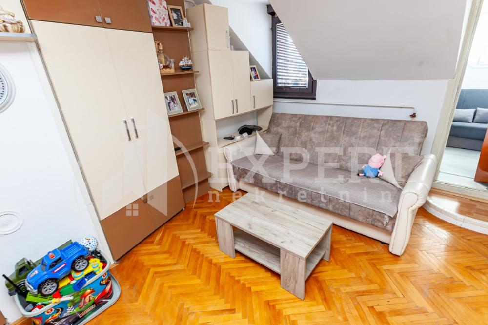 Slika 3 - Stan u zgradi, uknjižen, centralno grejanje, oglas ID p-014387