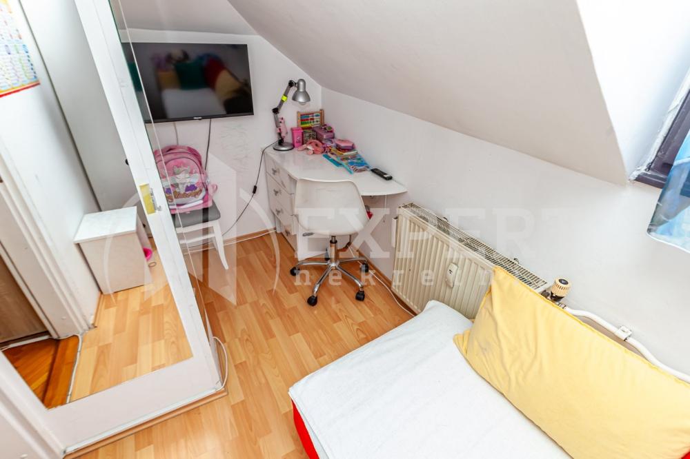 Slika 4 - Stan u zgradi, uknjižen, centralno grejanje, oglas ID p-014387