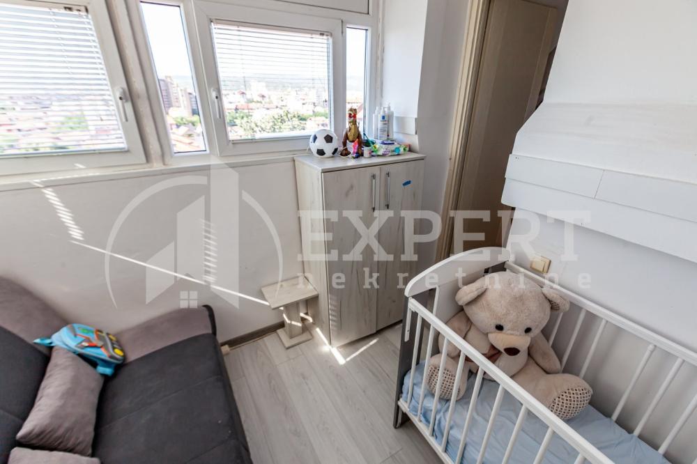 Slika 7 - Stan u zgradi, uknjižen, centralno grejanje, oglas ID p-014387