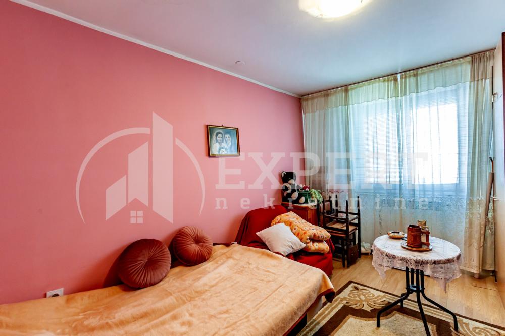 Slika 7 - Stan u zgradi, uknjižen, etažno grejanje, oglas ID p-014402