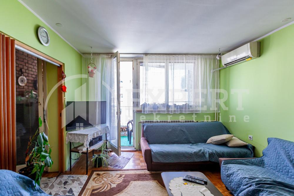 Glavna slika -Stan u zgradi, uknjižen, etažno grejanje, oglas ID p-014402