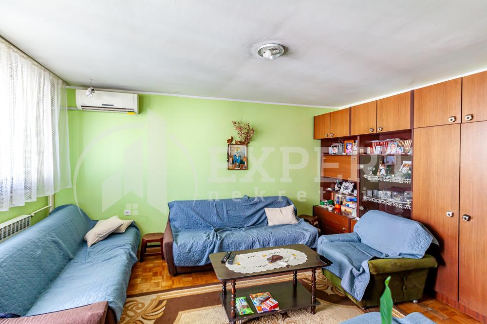 Slika 1 - Stan u zgradi, uknjižen, etažno grejanje, oglas ID p-014402