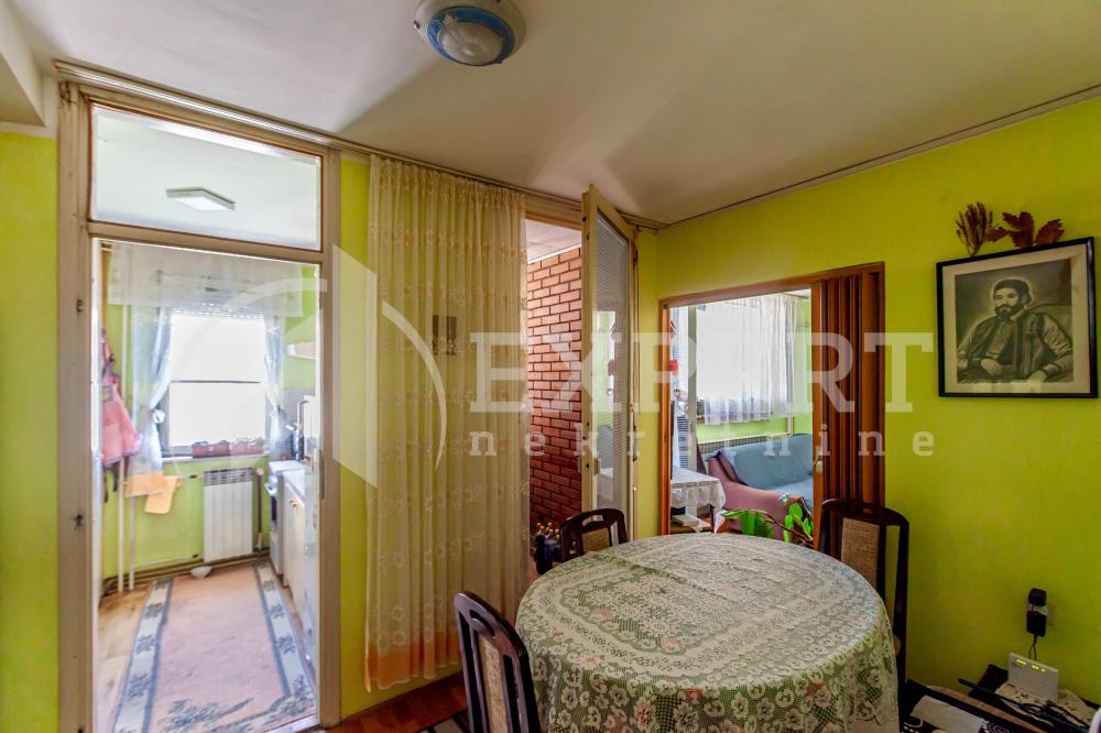 Slika 3 - Stan u zgradi, uknjižen, etažno grejanje, oglas ID p-014402