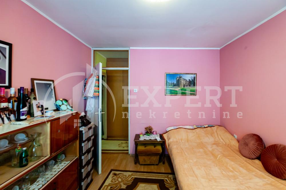 Slika 6 - Stan u zgradi, uknjižen, etažno grejanje, oglas ID p-014402