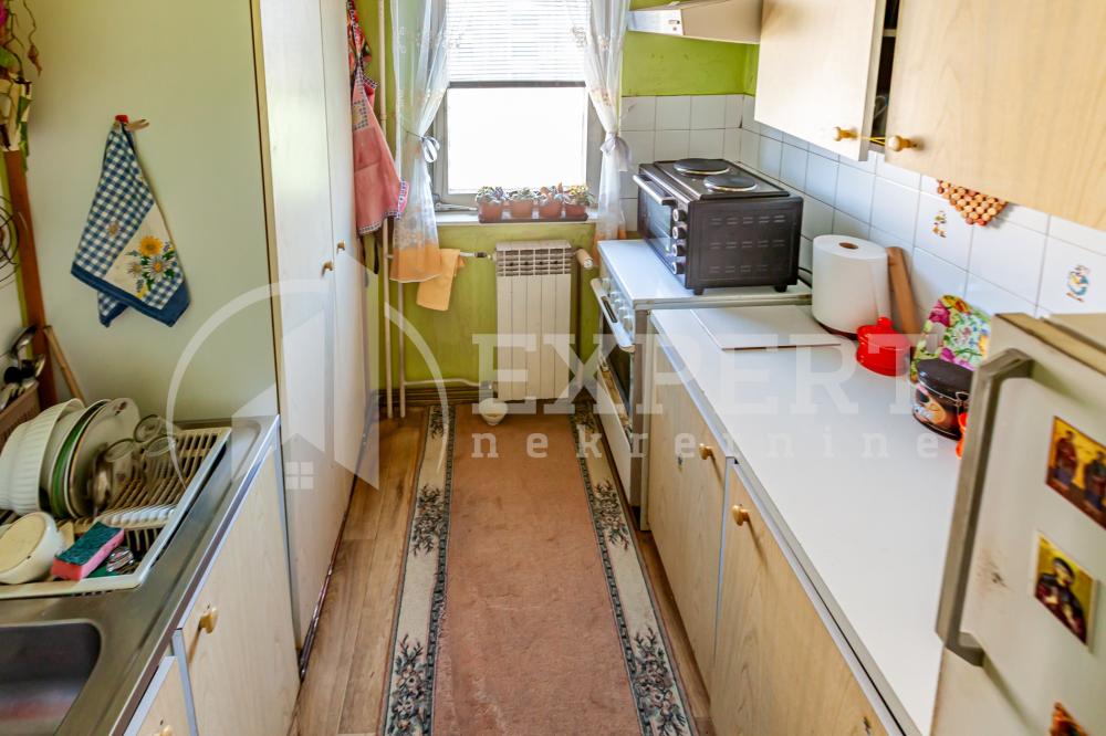 Slika 5 - Stan u zgradi, uknjižen, etažno grejanje, oglas ID p-014402