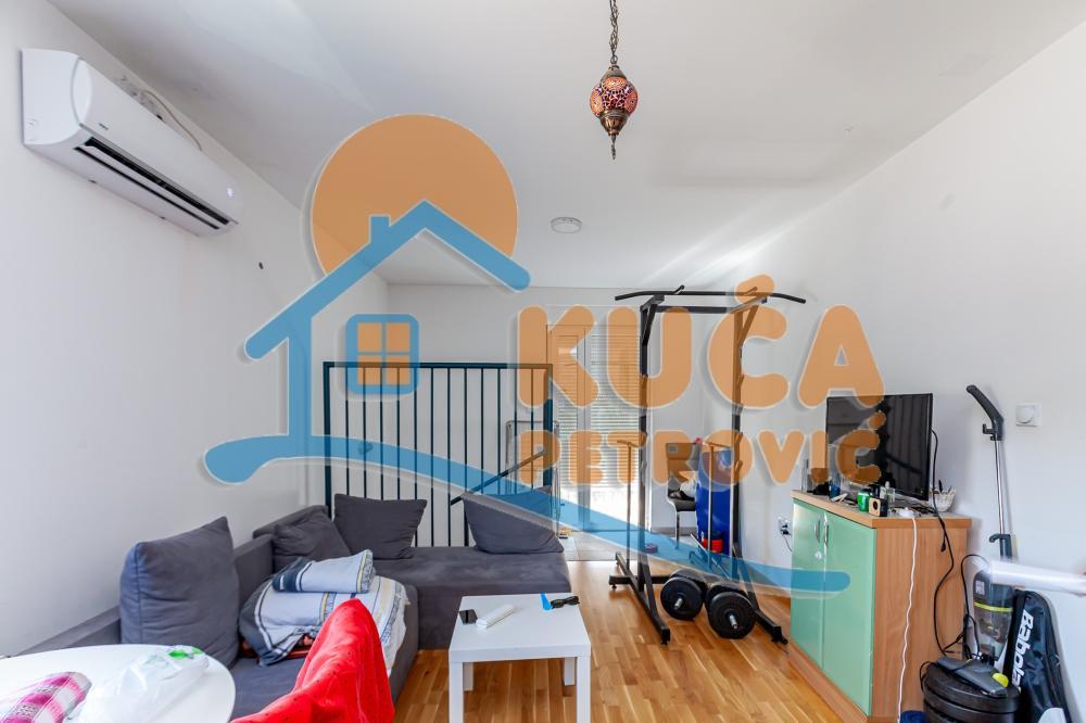 Glavna slika -Stan u zgradi, uknjižen, oglas ID p-014311