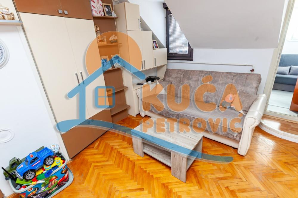 Slika 3 - Stan u zgradi, uknjižen, centralno grejanje, oglas ID p-014387