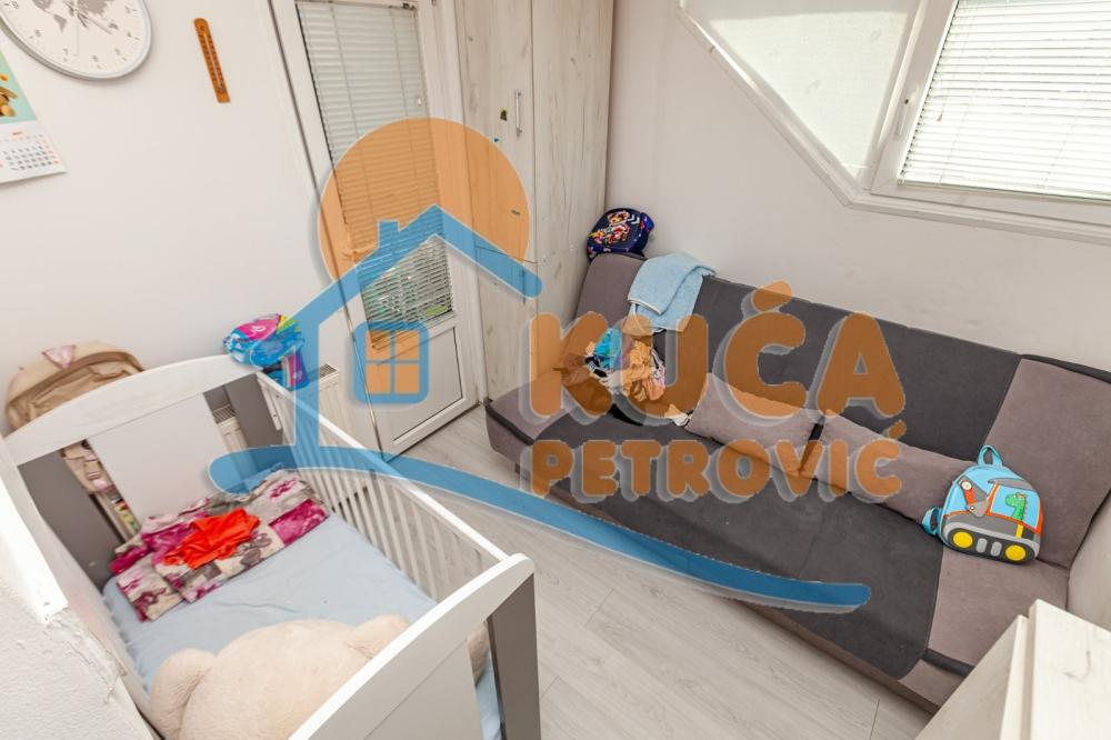 Slika 6 - Stan u zgradi, uknjižen, centralno grejanje, oglas ID p-014387