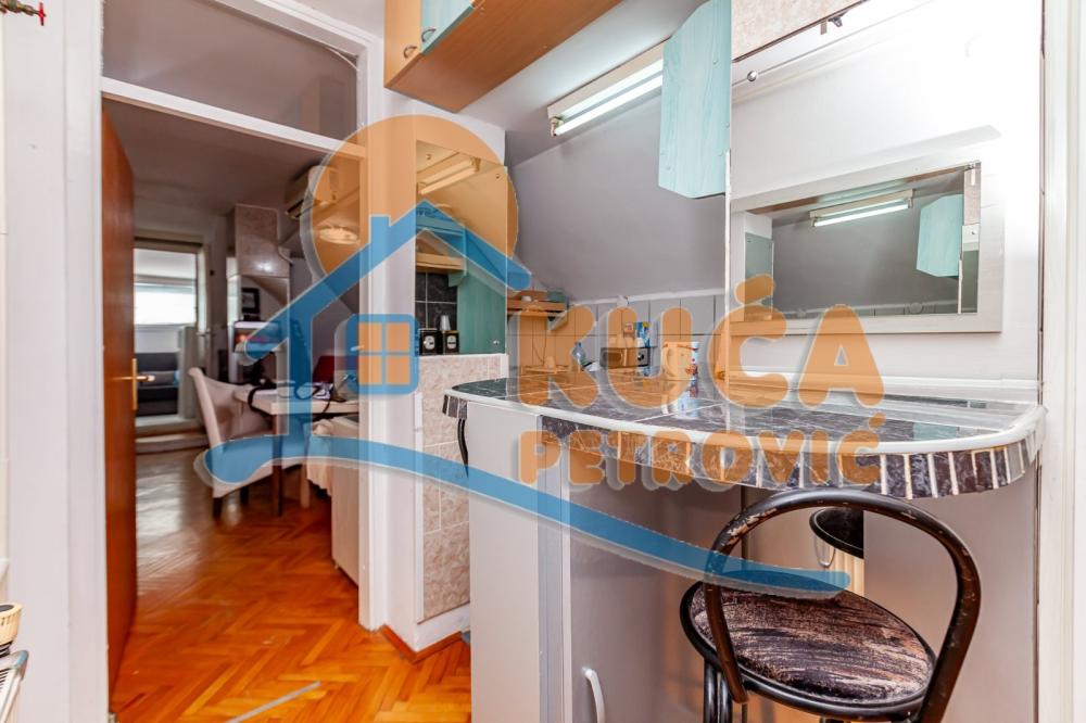 Slika 9 - Stan u zgradi, uknjižen, centralno grejanje, oglas ID p-014387