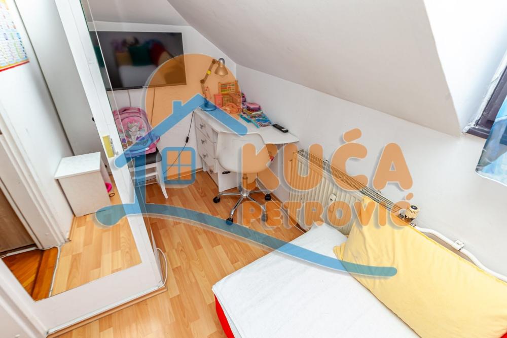 Slika 4 - Stan u zgradi, uknjižen, centralno grejanje, oglas ID p-014387