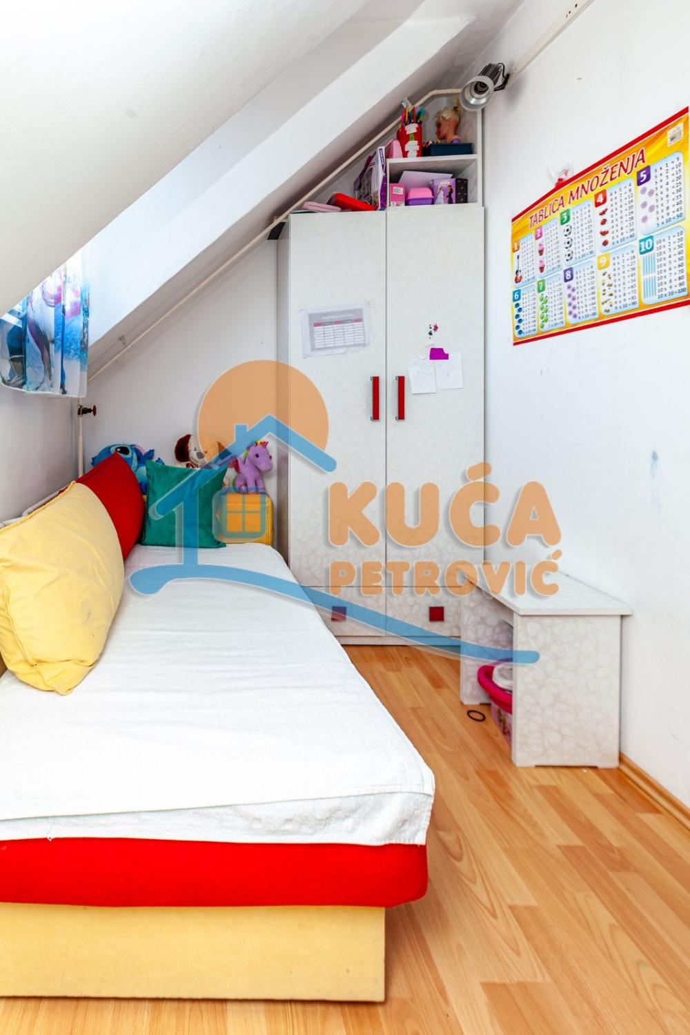 Slika 5 - Stan u zgradi, uknjižen, centralno grejanje, oglas ID p-014387