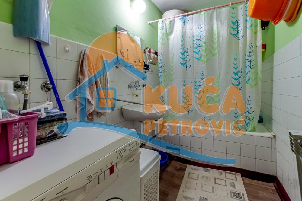 Slika 11 - Stan u zgradi, uknjižen, etažno grejanje, oglas ID p-014402