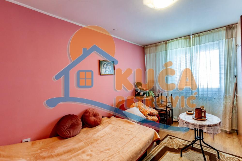 Slika 7 - Stan u zgradi, uknjižen, etažno grejanje, oglas ID p-014402