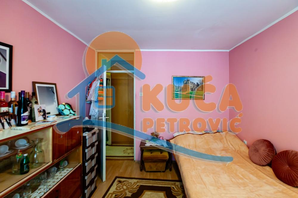 Slika 6 - Stan u zgradi, uknjižen, etažno grejanje, oglas ID p-014402